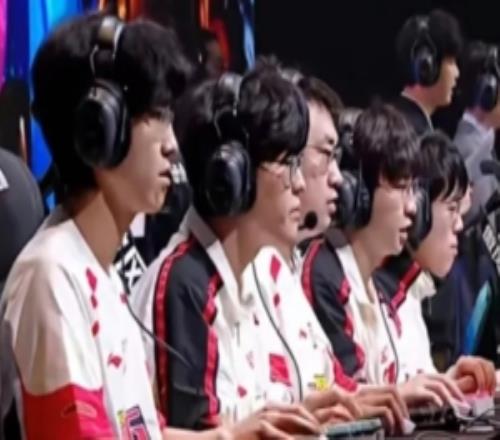 三巨头力挽,狂澜,共献,BB贝博艾弗森,BellBet,BB贝博艾弗森体育官网,BB贝博艾弗森官网,BB贝博艾弗森体育下载